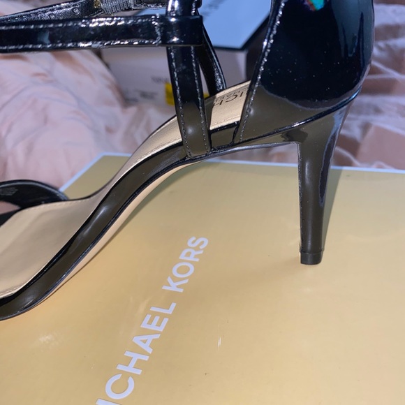 COPY - Michael Kors Mid Patent leather Sandal 👡 - Picture 5 of 6